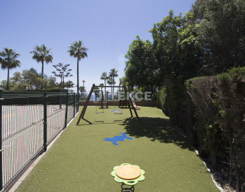 Benalmádena'da Modern Tasarımlı ve Jakuzili Yarı Müstakil Ev 9