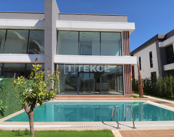 Villor Med Privata Pooler På En Huvudväg I Antalya Altıntaş 2