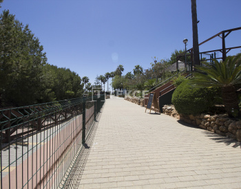 Benalmádena'da Modern Tasarımlı ve Jakuzili Yarı Müstakil Ev 6