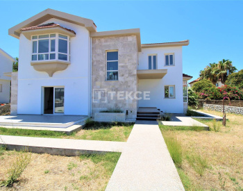 Kuzey Kıbrıs Girne'de Denize Yürüme Mesafesinde Müstakil Villa 4