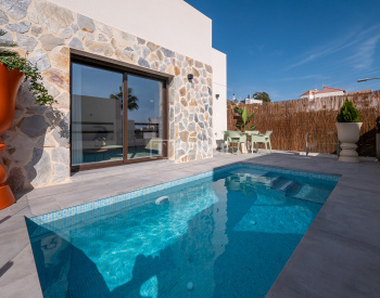 Semi-detached Villas Near the Golf Course in Villamartin 4