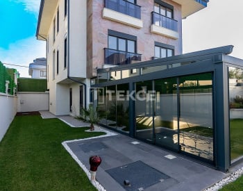 Villa with Outdoor Pool and Parking Space in İstanbul Beylikdüzü 7