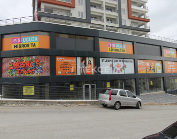 Winkels Met Huurder Aan De Hoofdstraat In Altındağ Ankara 1