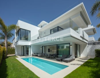 Zeezicht Huizen Op Exclusieve Locatie Nabij Strand In Marbella 1