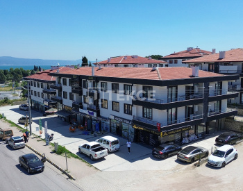 在亚洛瓦（yalova）凯塔兹德雷（kaytazdere）购物，靠近主干道和桥梁。 10