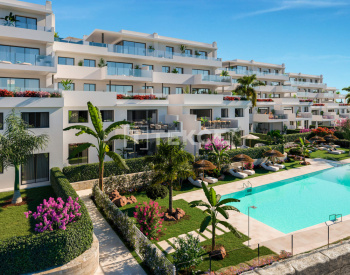 Casares'te Golf Sahasına Yakın Geniş Tasarımlı Daireler 2
