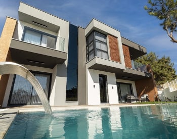 Verhuisklare Villa Met Groot Zwembad In Kuşadası Aydın