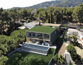 Elegante Freistehende Villa Mit Privatem Pool Und Garten In Barcelona 1