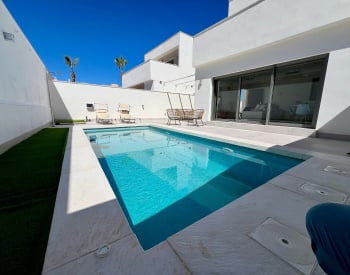 Trendige Freistehende Villa Mit Pool Und Garten In Alicante 1