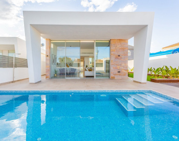 Detached Villas with Private Pools in Torrevieja Alicante
