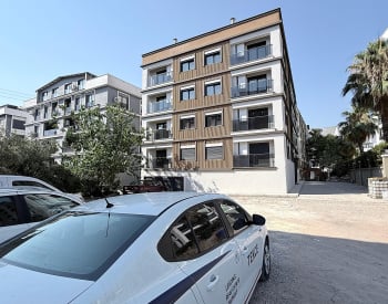 Apartment with Balcony and Elevator Building in Karşıyaka İzmir