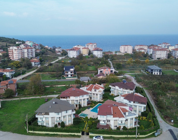 Villa Suitable for a Fix and Flip Investment in Çınarcık Yalova