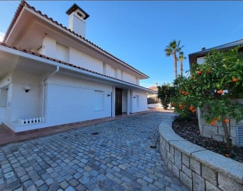 Vrijstaande Villa Vlakbij Het Strand In Alella El Marasme 1