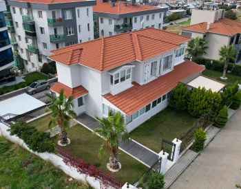 فيلا واسعة مع إطلالة على المدينة وحديقة في إزمير غوزلبهجه