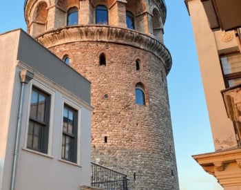 Tarihi Galata Kulesi'nde Deniz Manzaralı Eşyalı Daire