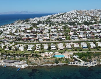 Bodrum Akyarlar'da Özel İskele ve Plajlı Denize Sıfır Villa 1