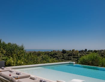 Golf View Villa with Designer Kitchen Near Beach in Benahavís