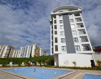 Mahmutlar'da Deniz ve Şehir Manzaralı Eşyalı Dubleks Daire