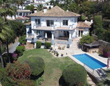 Tijdloze Design Villa In Natuurlijke Omgeving Van Marbella 0