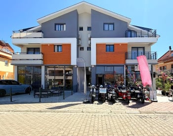 Local Commercial Animé Près De La Mer À Fethiye Çalış