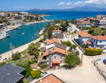 Villa Frente Al Mar Con Vistas Al Puerto Deportivo En Çeşme Dalyan