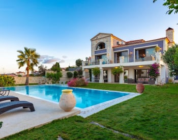 Detached Villa with Sea View and Pool in Çeşme İzmir 1