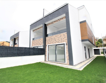 5-bedroom Triplex Villa with Nature View in Bursa Nilufer