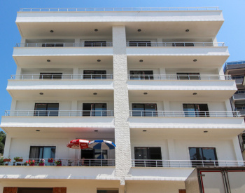 亚洛瓦 (yalova) 海滨公寓，设有宽敞阳台
