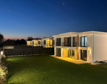 Villor Till Salu Med Naturutsikt I Ett Komplex I Tuzla