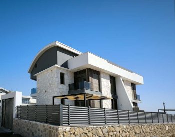 Doppelhaushälfte Mit 4 Schlafzimmern, Pool Und Garten In Belek 1