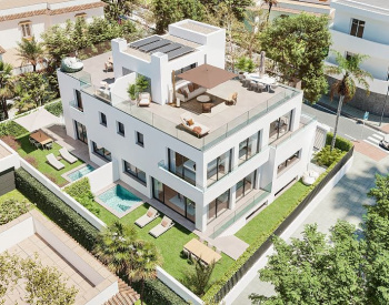 Doppelhaushälfte Mit Großzügiger Dachterrasse In Malaga