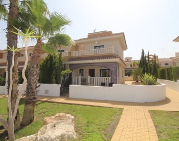 Ciudad Quesada'da Güneşlenme Teraslı Yarı Müstakil Ev 1