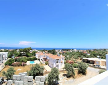 Girne Lapta'da Havuzlu Site İçerisinde Satılık Daire 1