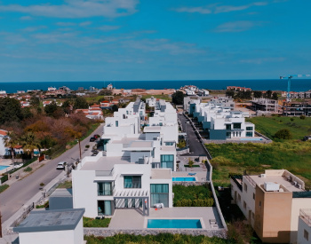 Kıbrıs Girne'de Marina ve Otel Projeli Sitede Müstakil Villalar