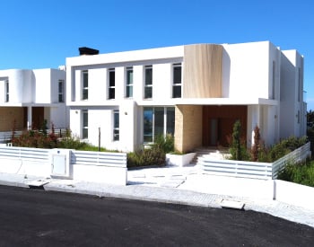 Villa Med Havsutsikt Och Trädgård I Girne, Norra Cypern