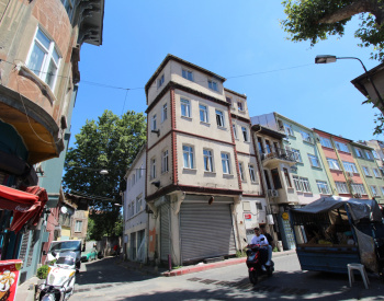 Komplett Byggnad På Balat-torget I Istanbul Fatih