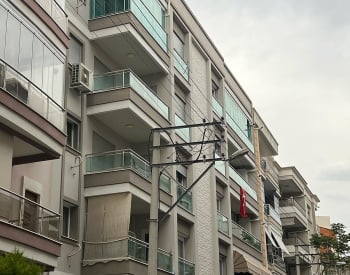 İzmir Karşıyaka'da Asansörlü Binada Geniş Balkonlu Daire 1