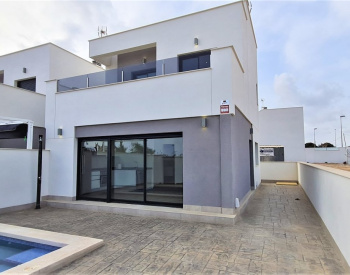 Trendy Standalone Villa with a Pool and Garden in Alicante
