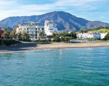 Estepona'da Sahil Kenarı Konumda Satılık Daireler 1