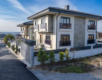 Villa with Outdoor Pool and Parking Space in İstanbul Beylikdüzü