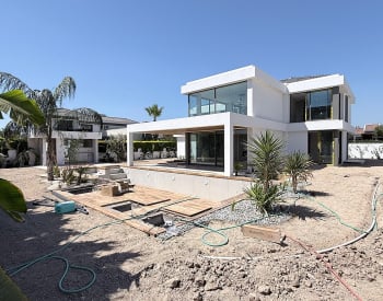 New Villa with a Pool Near the Beach in İzmir Çeşme