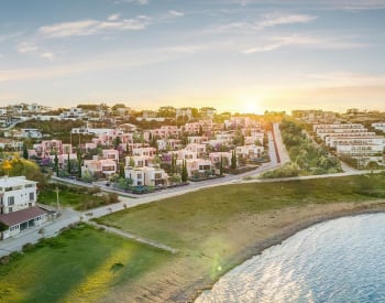 İzmir Çeşme'de Denize ve Plaja Sıfır Havuzlu Müstakil Villalar 1