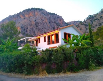 Fethiye Göcek’te Yeşillikler İçinde Havuzlu Müstakil Lüks Villa