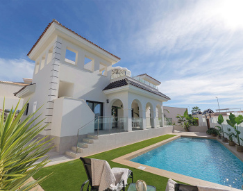 Elegant Villa with Private Pool and Solarium in Ciudad Quesada