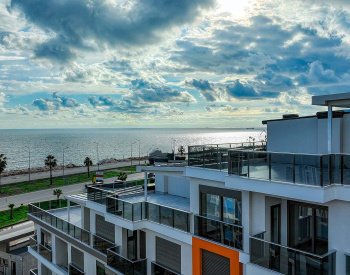 安塔利亚菲尼克海滨公寓，配备度假村式设施