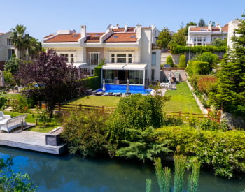 Elegante Villa Con Acceso Directo A La Playa En Sariyer Estambul 1