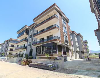 Yalova Çiftlikköy'de Site İçinde Balkonlu Geniş Daireler 1