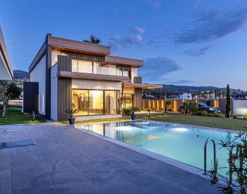 Villa Mit Großem Garten Und Swimmingpool In İzmir