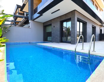 Villas in Antalya Altintas with Private Pool and Indoor Parking