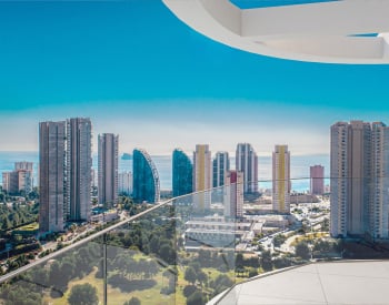 贝尼多姆（benidorm）海滩附近全包式建筑群中的公寓